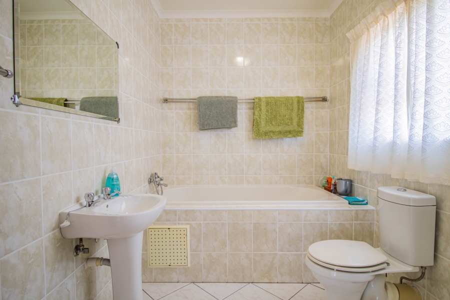 6 Bedroom Property for Sale in Myburgh Park Western Cape